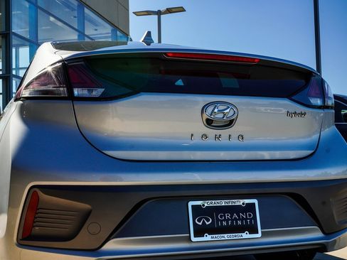 Used 2022 Hyundai Ioniq SEL image 11