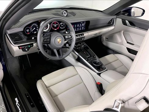 Certified 2022 Porsche 911 Carrera RWD image 4