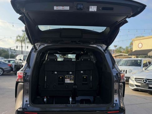Used 2022 Toyota Sienna XSE w/ XSE Plus Package FWD image 15