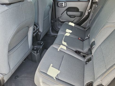 New 2025 Jeep Gladiator Sport image 17