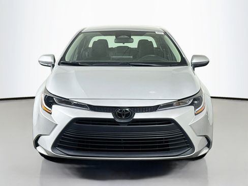 Used 2024 Toyota Corolla LE FWD image 2