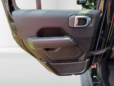 Used 2021 Jeep Wrangler Unlimited Sahara image 25