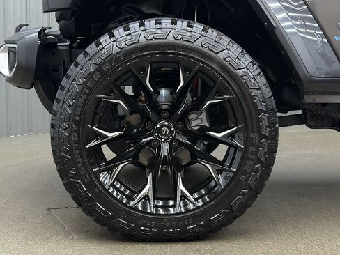 Used 2025 Jeep Wrangler Unlimited Sahara w/ Safety Group AWD/4WD image 10