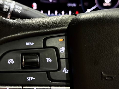 Used 2021 Cadillac Escalade ESV Premium Luxury w/ LPO, Illumination Package AWD/4WD image 41