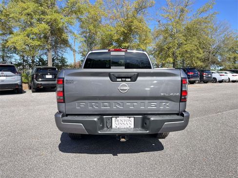 Used 2024 Nissan Frontier SL image 6
