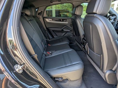 Certified 2025 Porsche Cayenne Coupe image 24