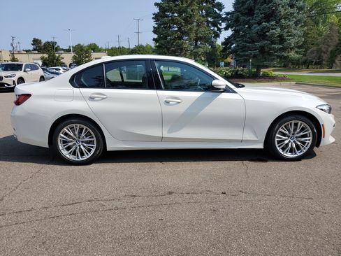 Used 2023 BMW 330i xDrive Sedan w/ Driving Assistance Package AWD/4WD image 6