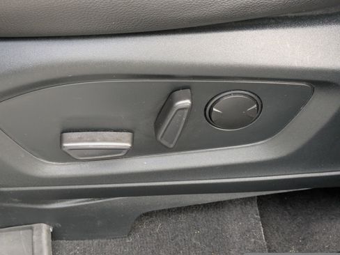 Certified 2022 Ford Explorer Limited w/ Limited Technology Package image 19