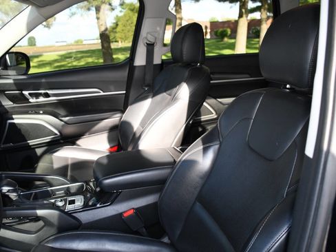 Used 2020 Kia Telluride LX FWD image 12