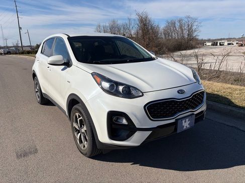 Used 2021 Kia Sportage LX image 2