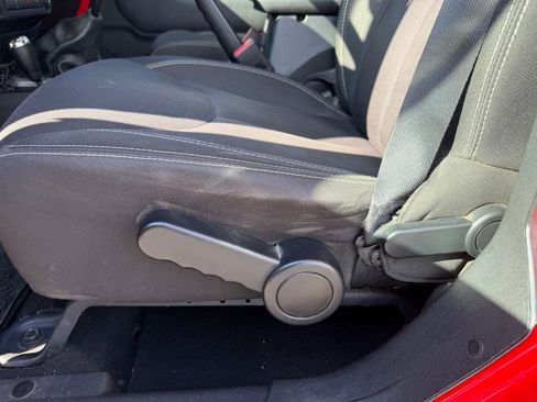 Used 2016 Jeep Wrangler Unlimited Sahara image 15