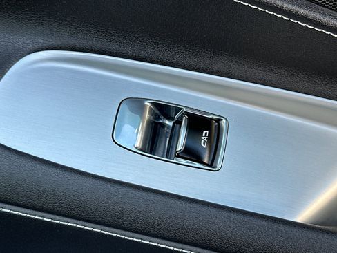 Used 2022 Chevrolet Corvette w/ Z51 Performance Package image 21