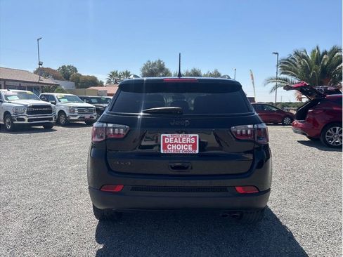 Used 2021 Jeep Compass Latitude w/ Sun and Sound Group AWD/4WD image 6