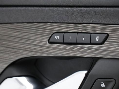 Used 2024 GMC Terrain SLT image 27