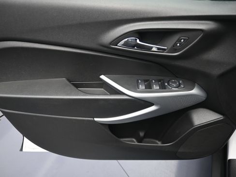 Certified 2024 Chevrolet Trax RS w/ Driver Confidence Package FWD image 21