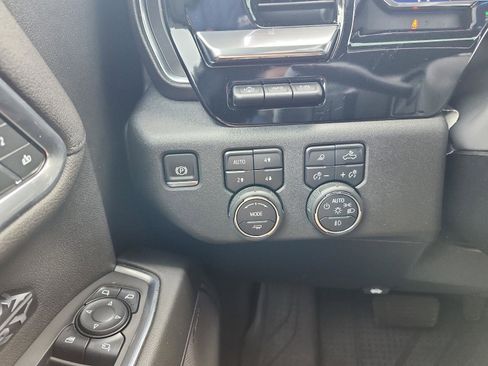 Certified 2025 Chevrolet Silverado 1500 High Country w/ High Country Premium Package AWD/4WD image 28