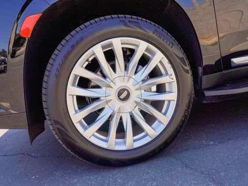 Used 2023 Cadillac Escalade ESV Luxury RWD image 7