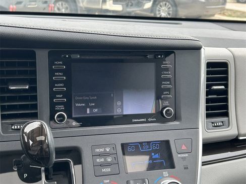 Used 2018 Toyota Sienna XLE w/ XLE Navigation Package image 22