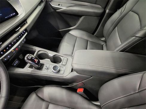 Used 2024 Cadillac XT4 Premium Luxury image 14
