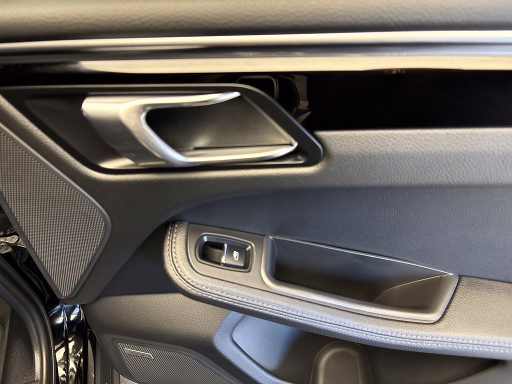Certified 2023 Porsche Macan S AWD/4WD image 27