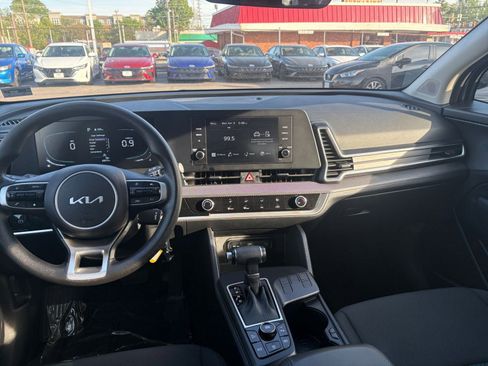 Used 2025 Kia Sportage LX image 32