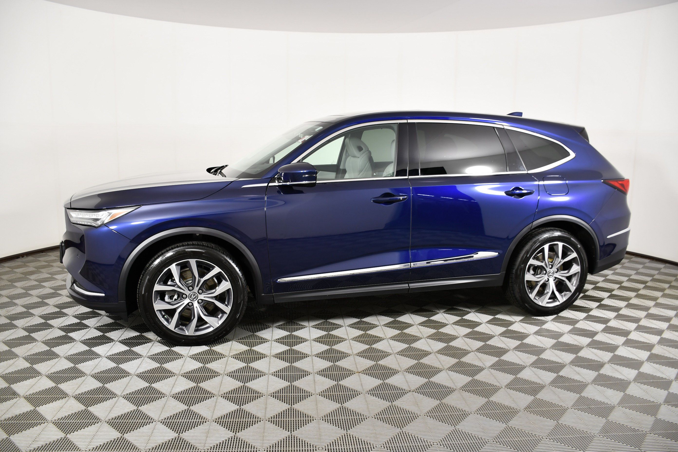 Used 2024 Acura MDX w/ Technology Package AWD/4WD image 9