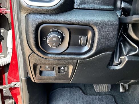 Used 2022 RAM 1500 Big Horn AWD/4WD image 33