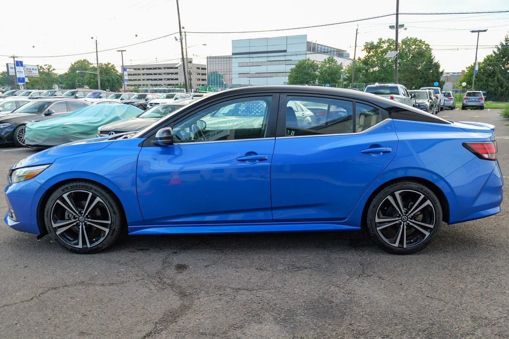 Used 2023 Nissan Sentra SR w/ SR Premium Package FWD image 4