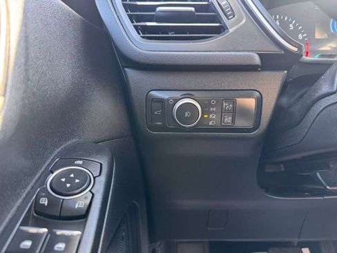 Used 2022 Ford Escape SEL image 16