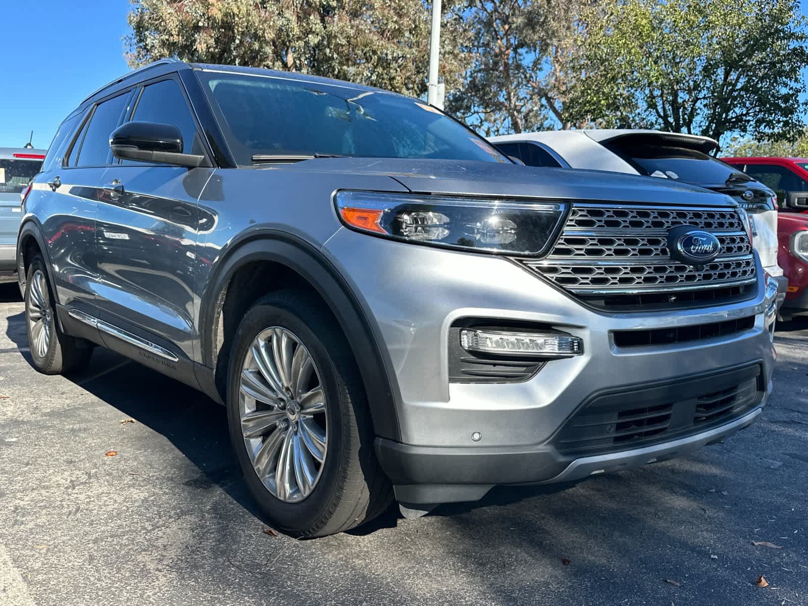 Used 2024 Ford Explorer Limited w/ Limited Technology Package AWD/4WD image 3