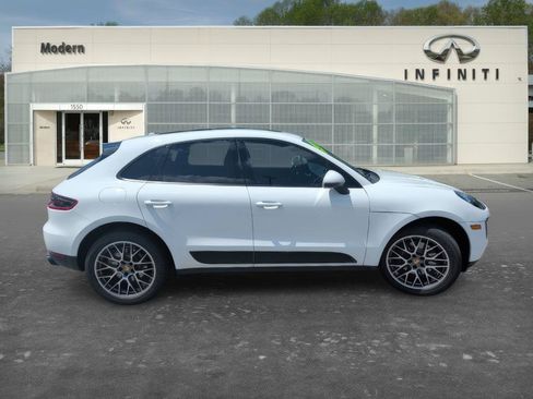 Used 2018 Porsche Macan AWD/4WD image 3
