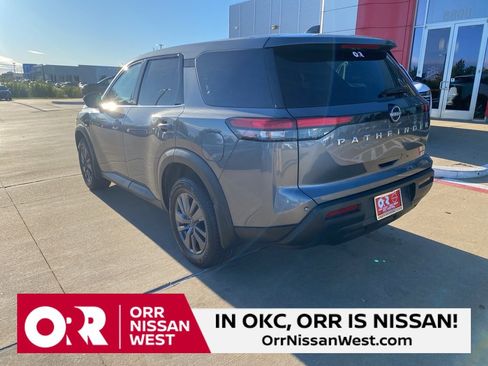 Used 2024 Nissan Pathfinder S image 3