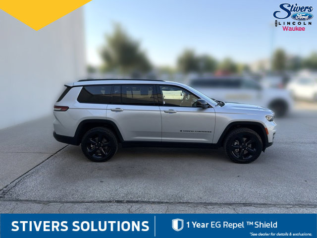 Used 2024 Jeep Grand Cherokee L Altitude AWD/4WD image 5