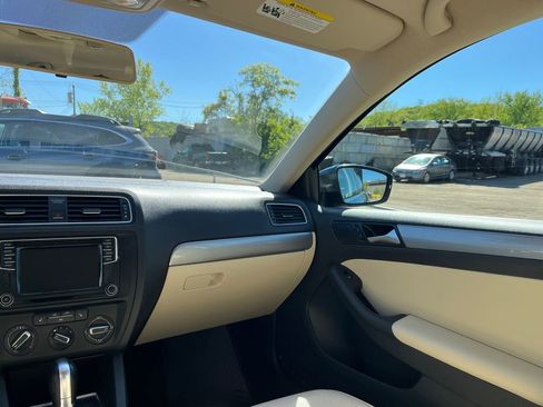 Used 2017 Volkswagen Jetta SE FWD image 24