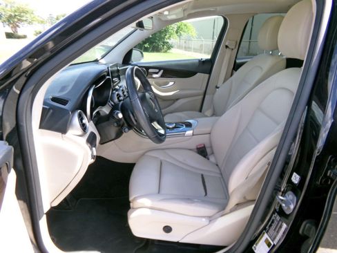 Used 2019 Mercedes-Benz GLC 300 image 14