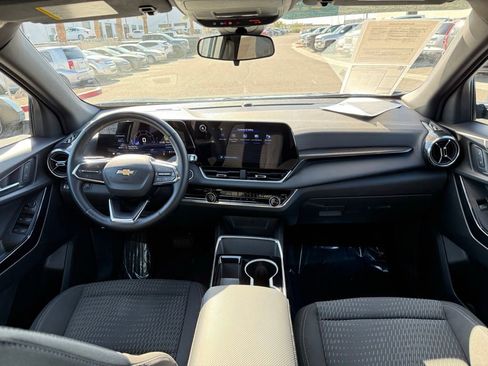 Used 2025 Chevrolet Equinox LT image 18