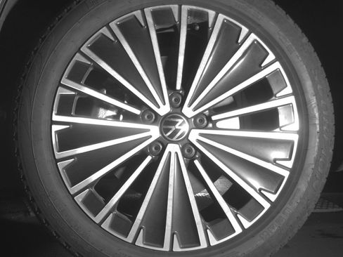 Used 2025 Volkswagen Taos SE image 12