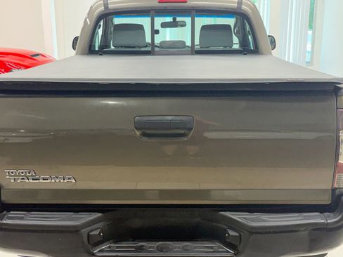 Used 2010 Toyota Tacoma 4x4 Regular Cab image 11