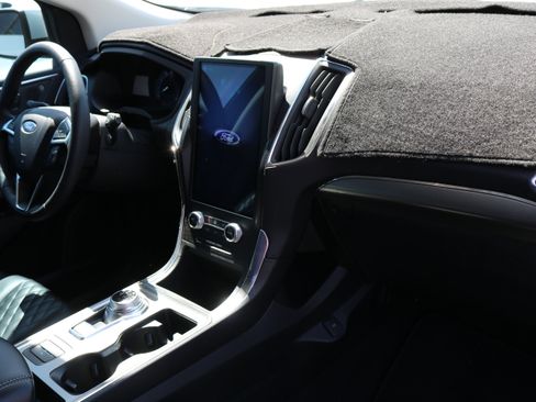 Certified 2024 Ford Edge Titanium image 5