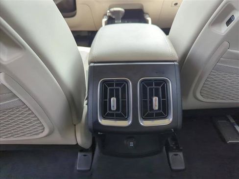 Used 2025 Kia Sorento S FWD image 23