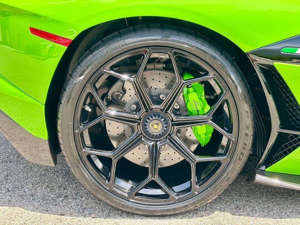 Used 2019 Lamborghini Aventador SVJ AWD/4WD image 19