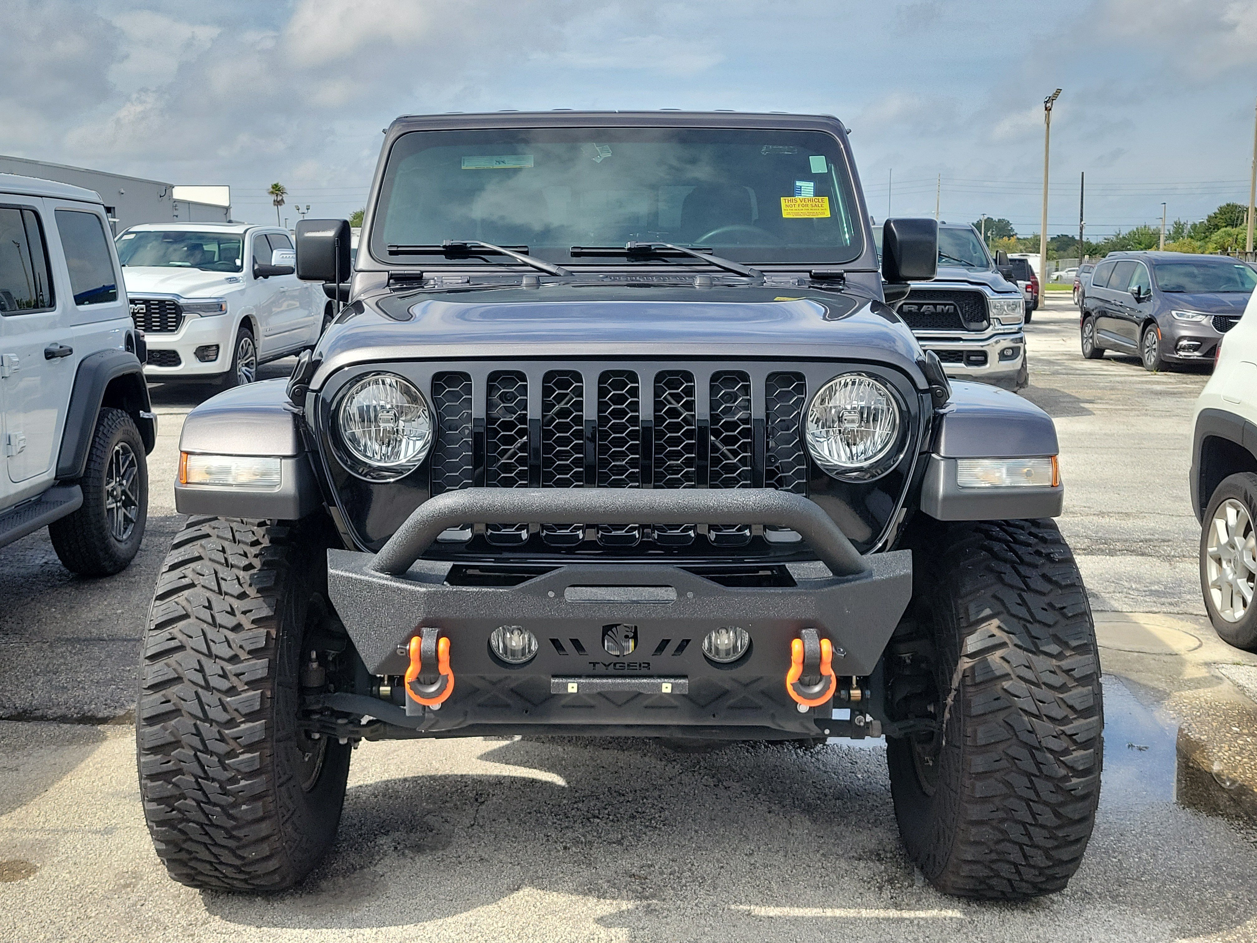 Used 2023 Jeep Gladiator Sport AWD/4WD image 2