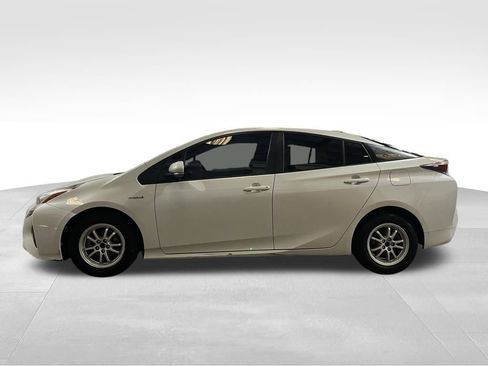 Used 2016 Toyota Prius Two image 2