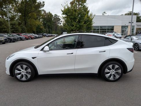 Used 2022 Tesla Model Y Long Range image 6