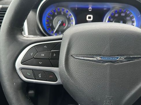 Used 2019 Chrysler 300 Limited RWD image 20