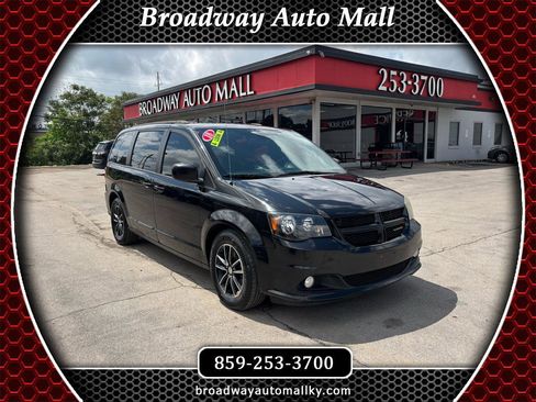 Used 2018 Dodge Grand Caravan GT FWD image 1