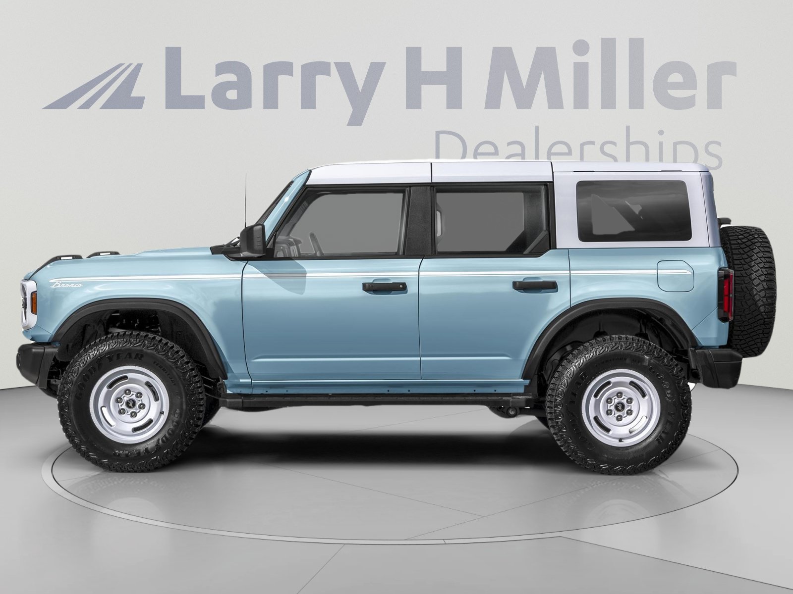 Used 2025 Ford Bronco Heritage Edition AWD/4WD image 3