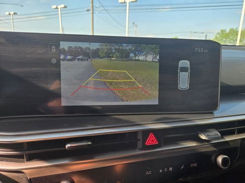 Used 2024 Kia Sorento S w/ Panoramic Sunroof Package FWD image 12