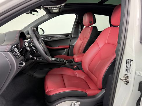 Certified 2026 Porsche Macan Turbo AWD/4WD image 5