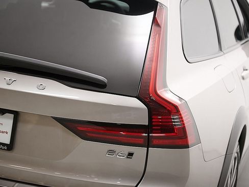 New 2026 Volvo V90 B6 Cross Country Ultra w/ Climate Package image 10